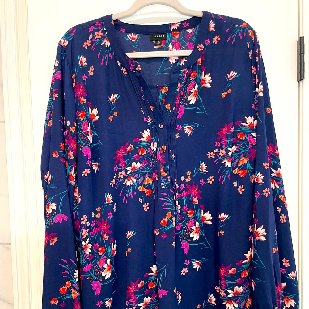 Torrid Size 2 long sleeve blue blouse